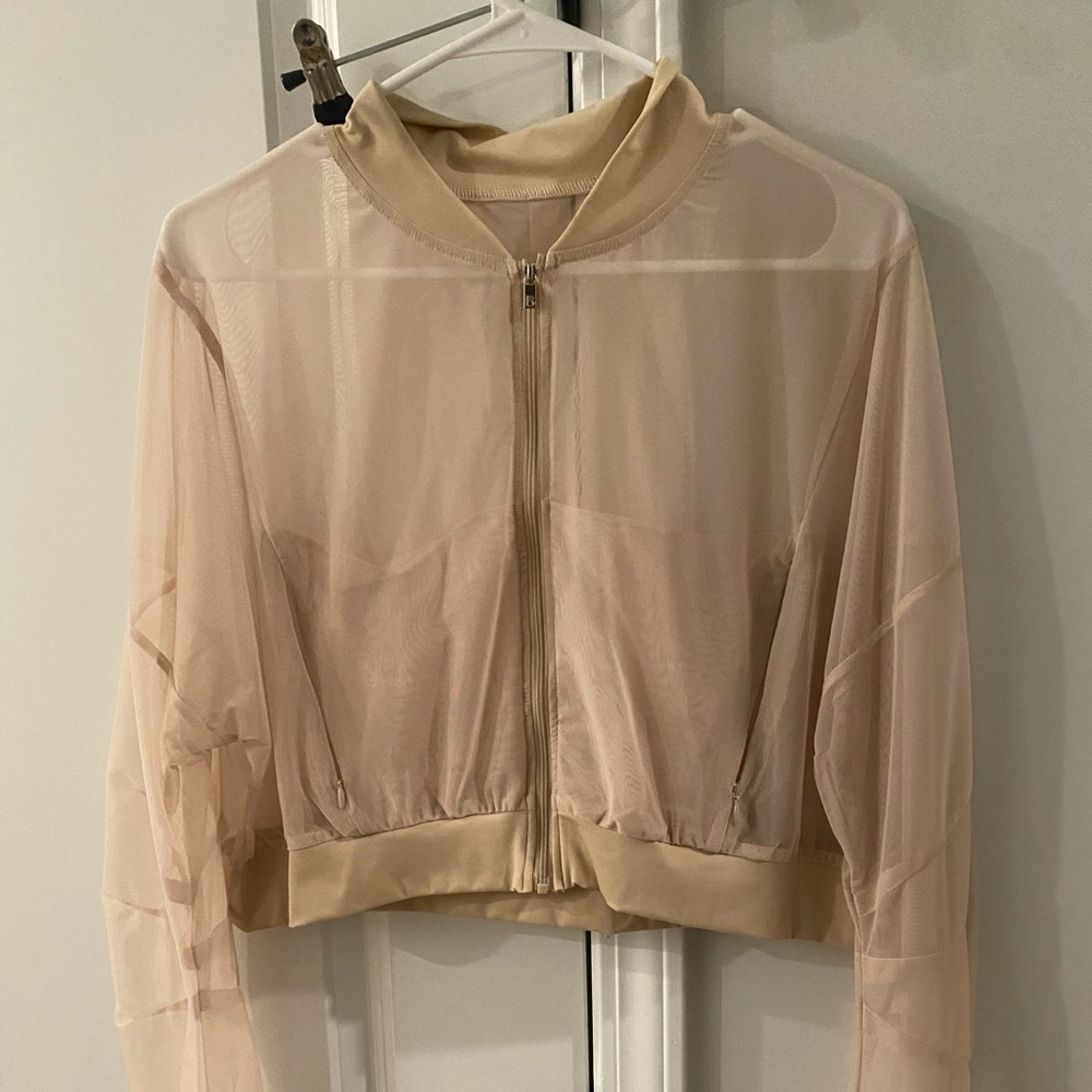 Exposed mesh jacket